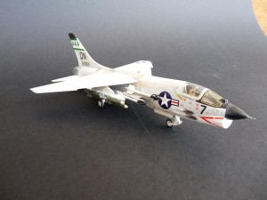 Port side front quarter F-8E Crusader, Academy 1/72