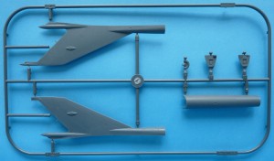 Vertical stabilizer and dorsal fuel tank Vertical stabilizer and dorsal fuel tank