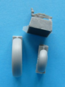 Tires and front leg fork Tires and front leg fork