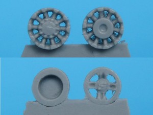 Idler (top) and drivewheel Drivewheel and idler