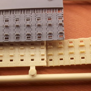 King Tiger tracks in 1/72: guide teeth comparison